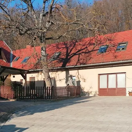 Bobita Haza * Eplény