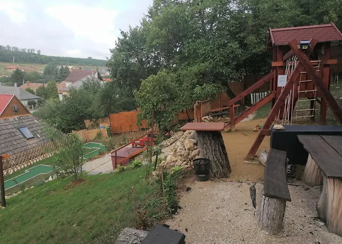 Bobita Haza * Eplény