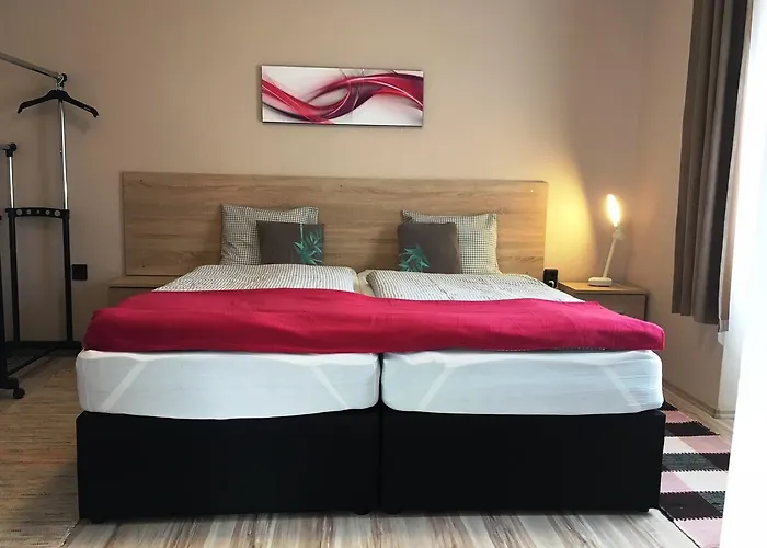 Bobita Haza * Eplény